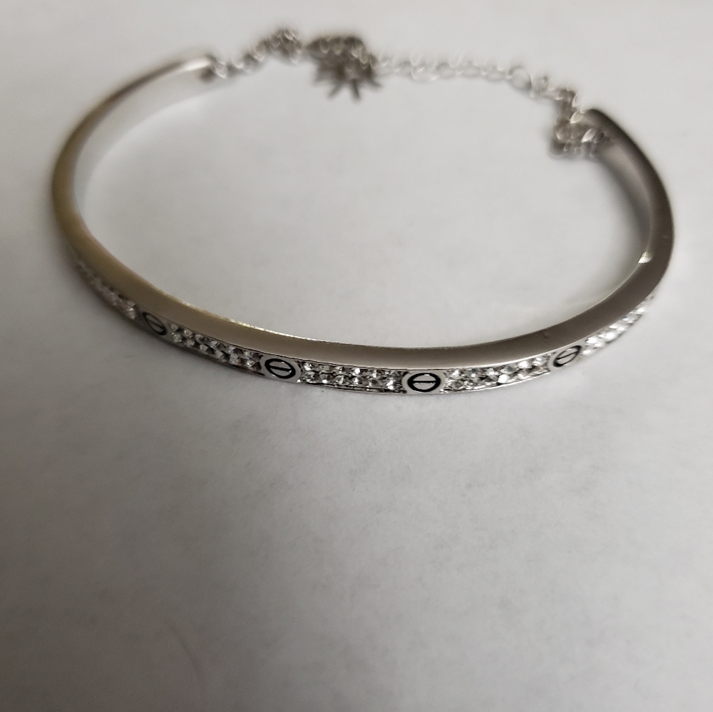 Bracelets - Picture 2 of 4